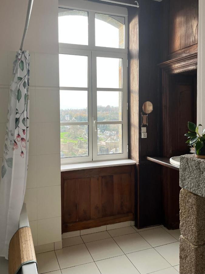 Mercier De Montigny - Les Chambres Du Beffroi - Spa Et Massage Fougeres Exterior photo