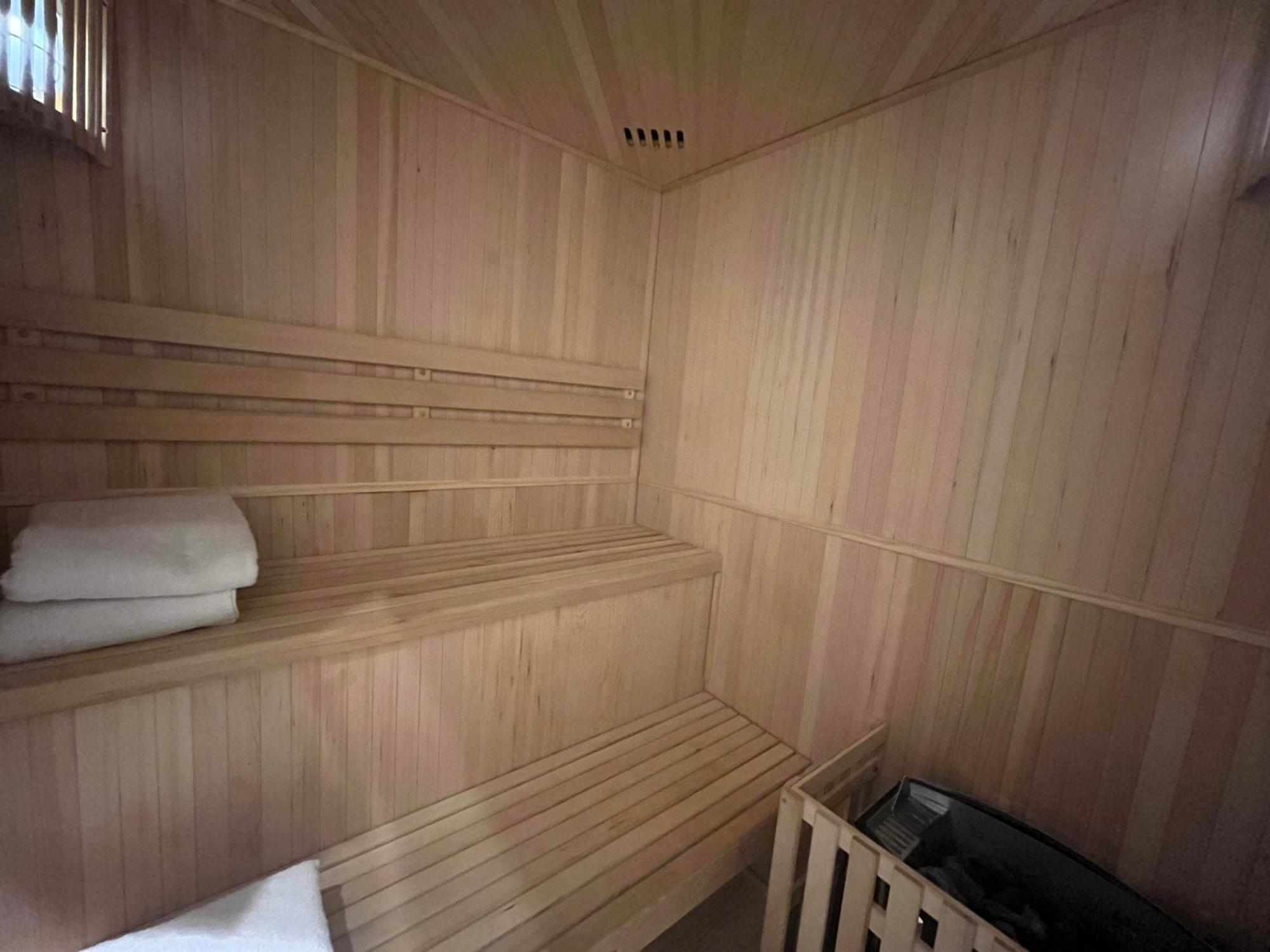 Mercier De Montigny - Les Chambres Du Beffroi - Spa Et Massage Fougeres Exterior photo